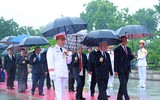[ẢNH] Lãnh đạo Đảng, Nhà nước và TP Hà Nội dâng hương tưởng niệm các anh hùng, liệt sỹ